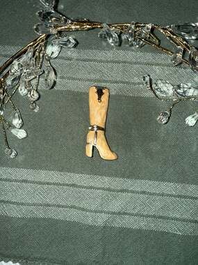 Vintage Enamel High Heel Boot Brooch - Cream With silver trim